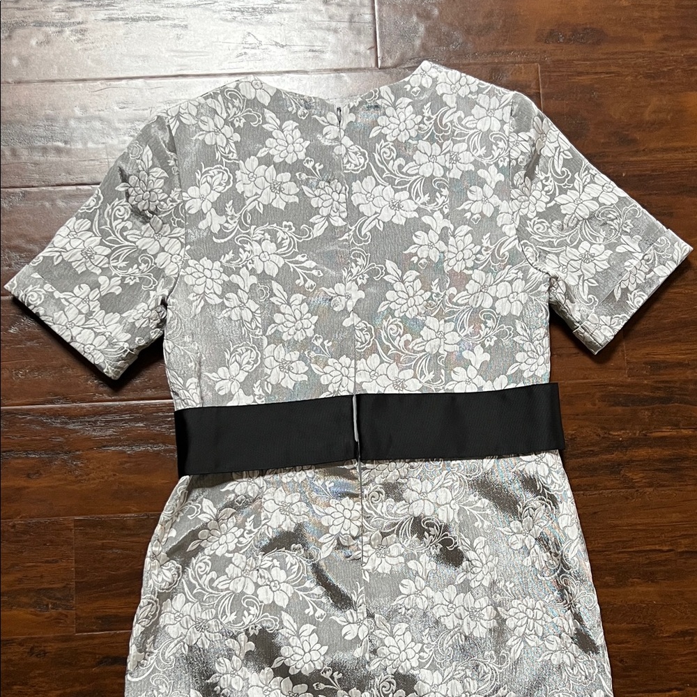 Nanette Lepore Silver Floral Jacquard Sheath Dress with Black Waist Tie Size 14 - Picture 14 of 16
